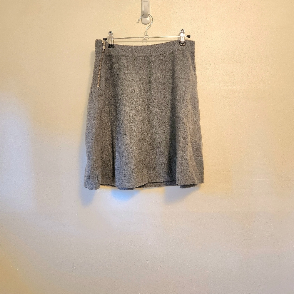 Tahari Size M Gray Wool Mini Skirt